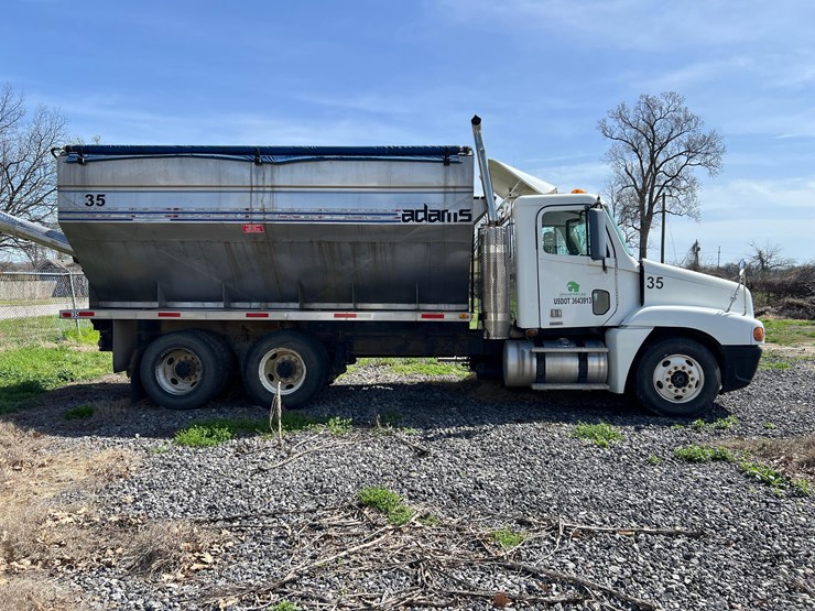 freightliner-cst120-image-1