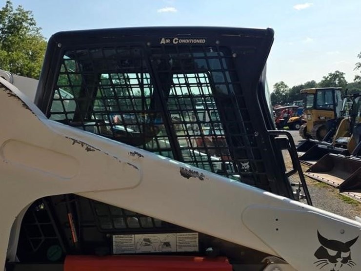 2010-bobcat-t300-image-13