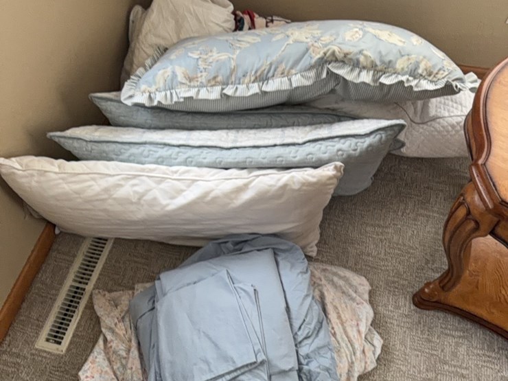 pile-of-king-size-bedding-and-pillows-image-4