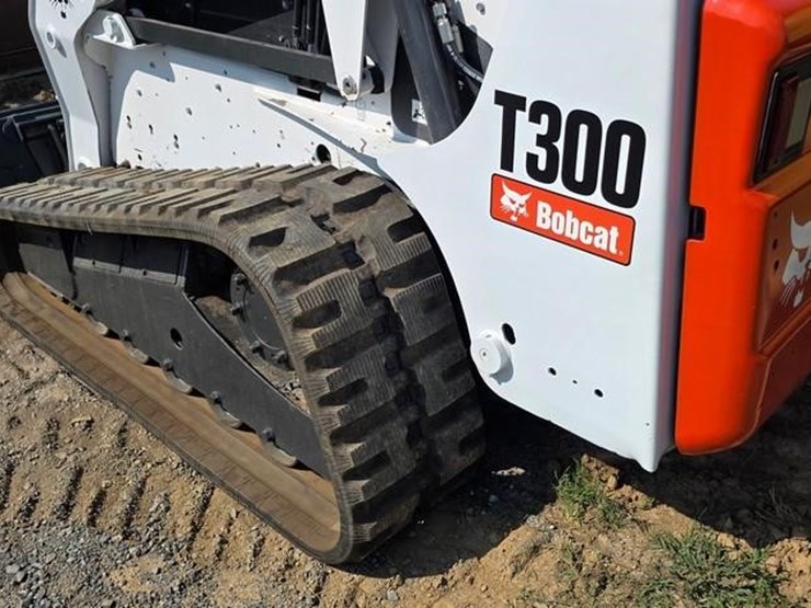 2010-bobcat-t300-image-22