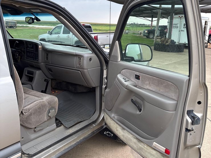 1999-chevrolet-k2500-image-40