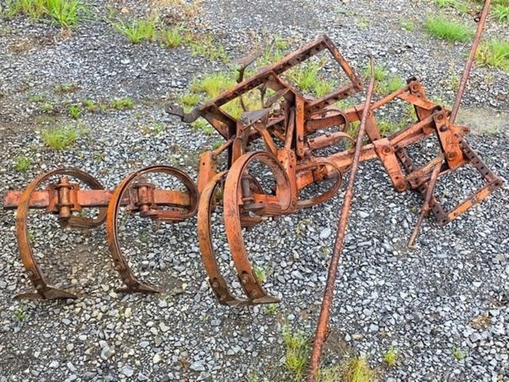 allis-chalmers-ca-tractor-w/cultivators-(runs)-image-12