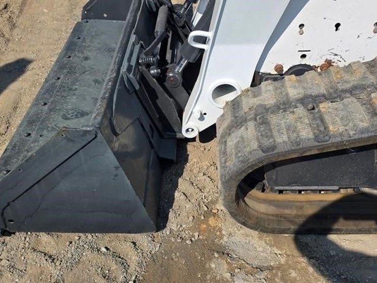 2010-bobcat-t300-image-30