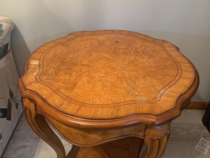 lamp-table,-note-showing-a-bit-of-wear-on-top-image-5