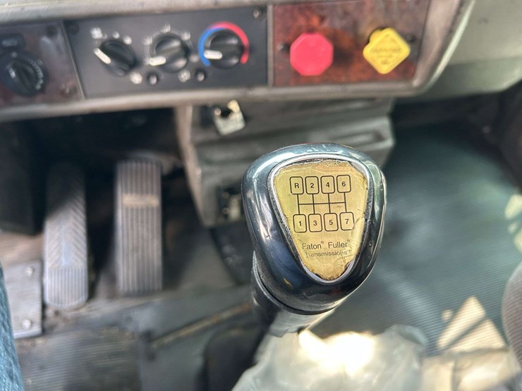2005-kenworth-t300-image-74