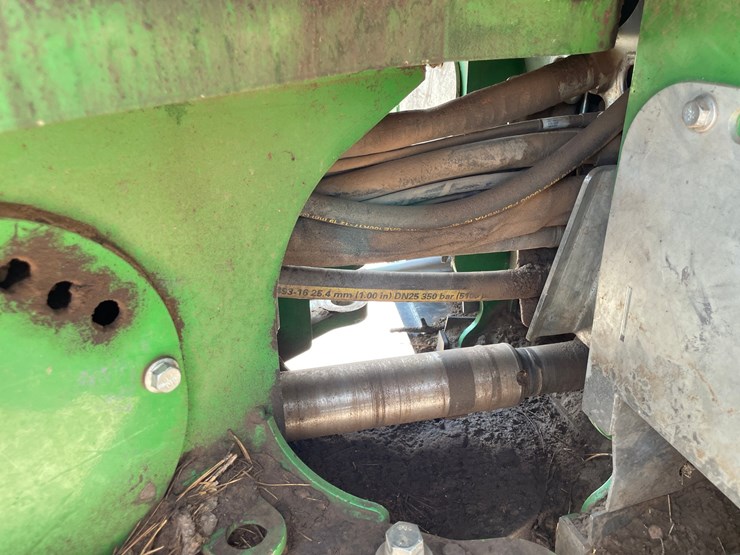 2015-deere-648l-image-46