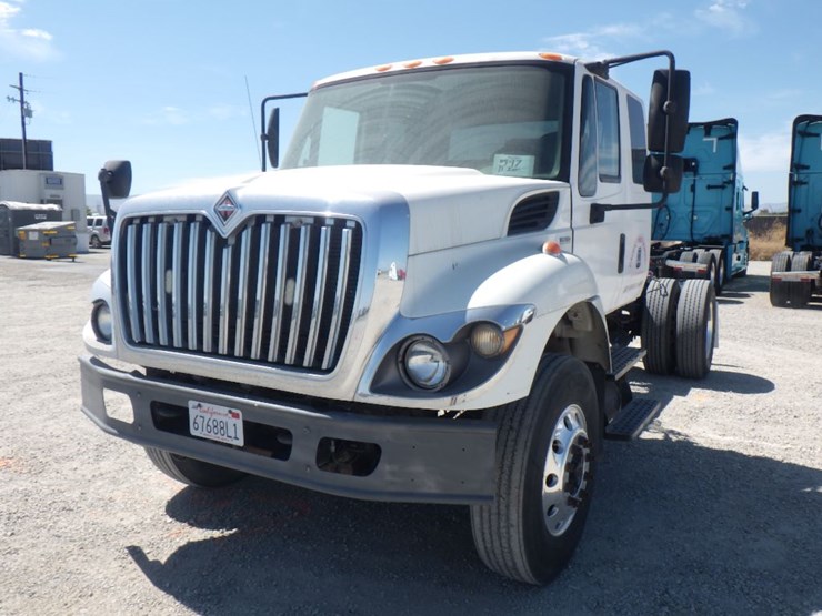 2011-international-7300-image-1