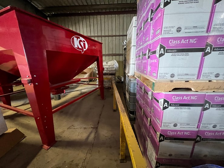 usc-800-seed-treater-with-guardrails-and-screen-image-5