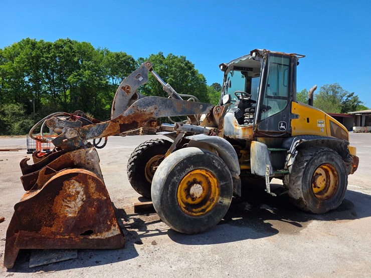 2019-john-deere-344-image-1