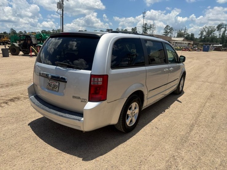 2009-dodge-grand-caravan-sxt-image-3