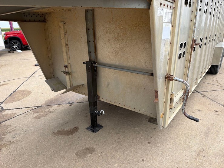 1991-wilson-livestock-trailer-image-13