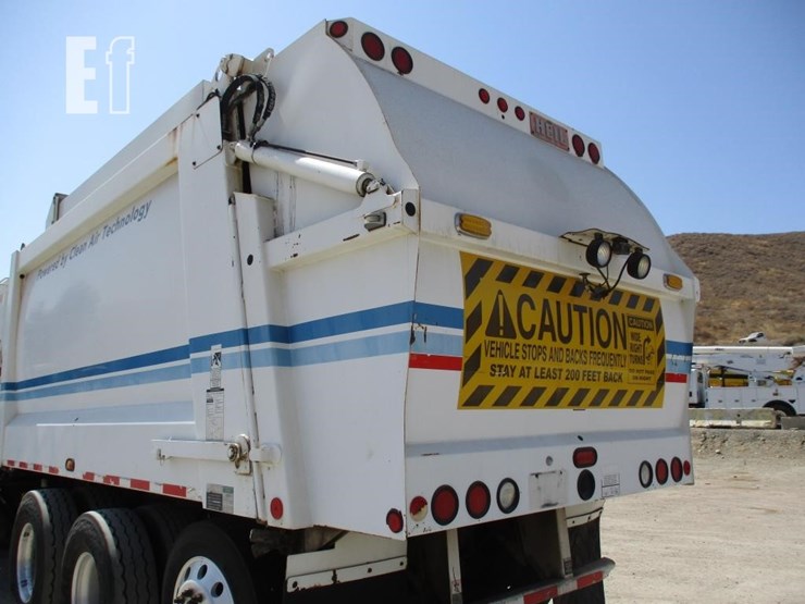 2010-peterbilt-320-image-24