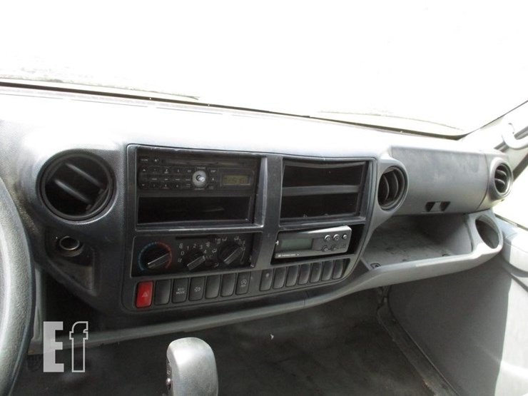 2015-hino-195h-image-10