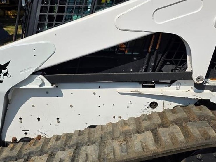 2010-bobcat-t300-image-28