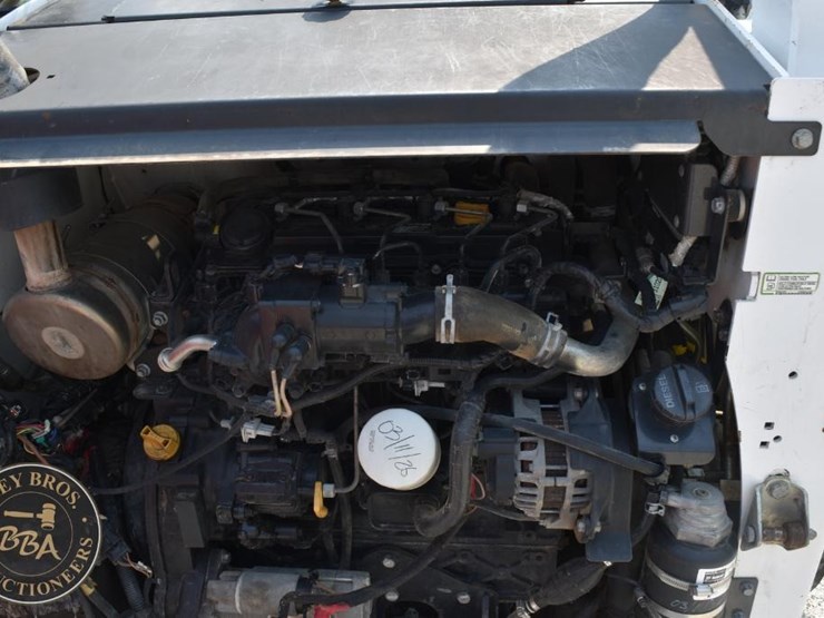 2019-bobcat-t740-image-32