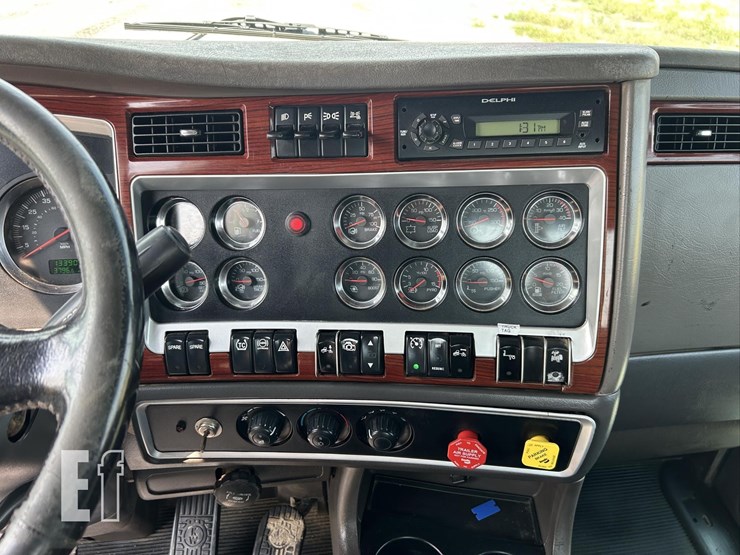 2007-kenworth-w900-image-26