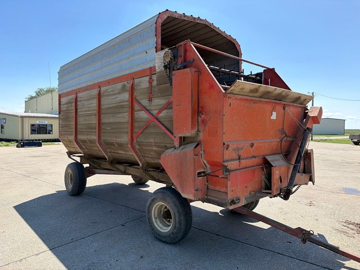 roorda-16ft-front-unload-silage-wagon-image-2