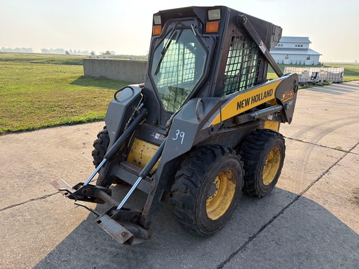 new-holland-l150-image-5