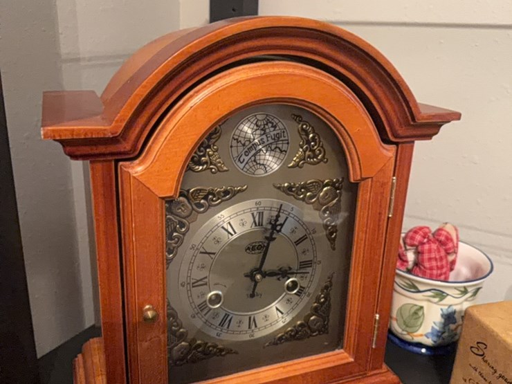 31-day-wind,-chiming-mantle-clock.-has-pendleton,-less-key.-includes-miscellaneous-items-pictured-image-1