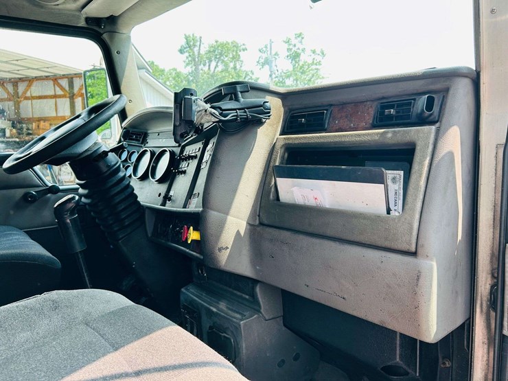 2005-kenworth-t300-image-54
