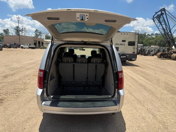 2009-dodge-grand-caravan-sxt-image-9