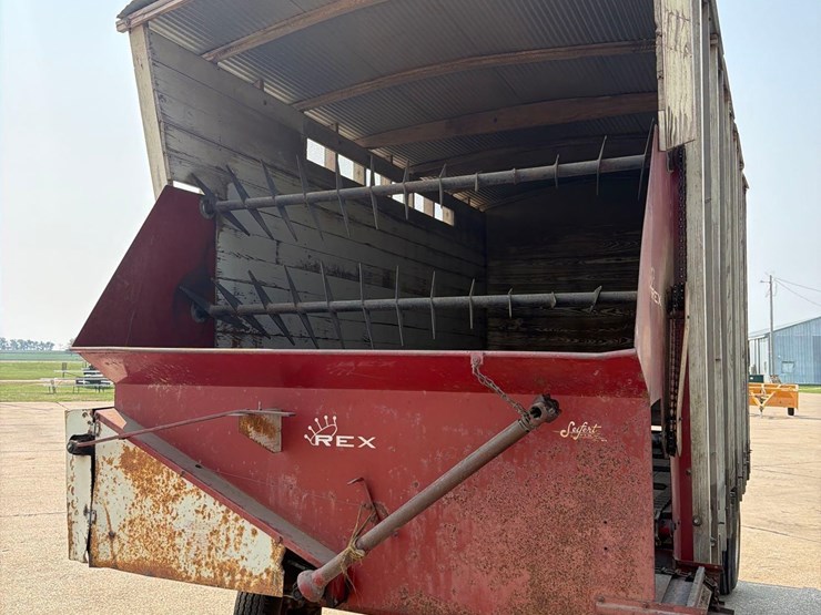 rex-14ft-front-unload-silage-wagon-image-12