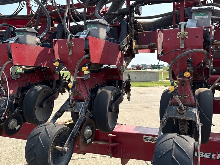 2011-case-ih-1240-image-17