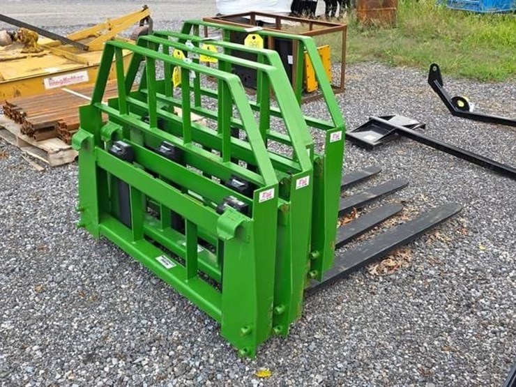 new-kivel-john-deere-3500lb.-skidloader-forks-image-2