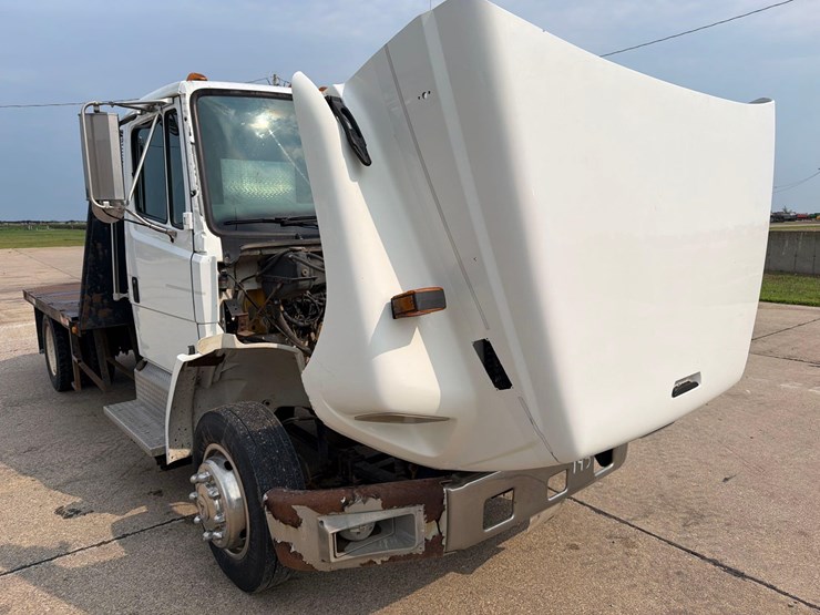 2000-freightliner-fl60-image-48