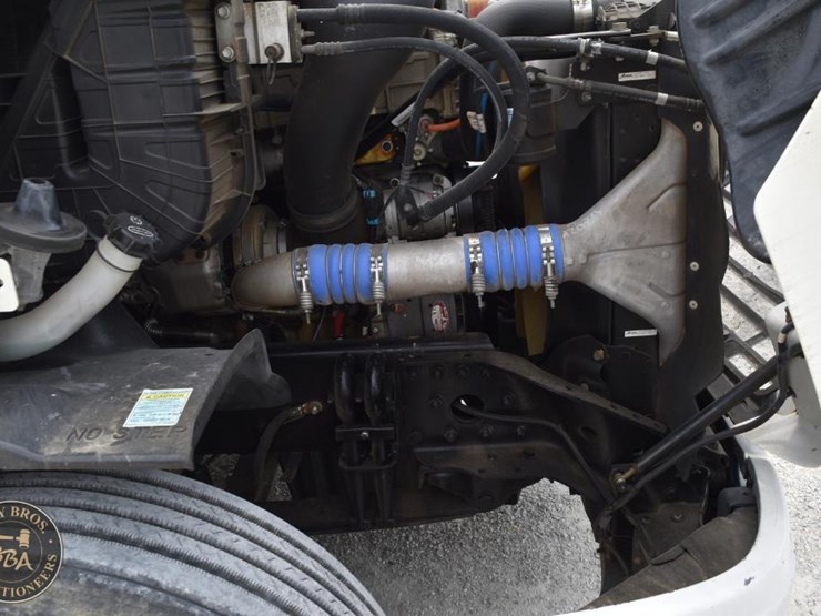 2011-freightliner-cascadia-113-image-54