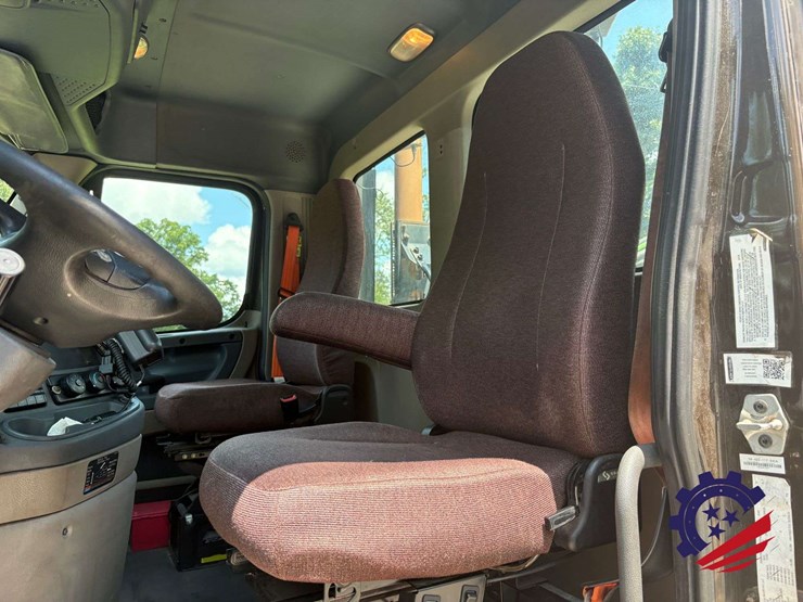 2017-freightliner-cascadia-113-image-50
