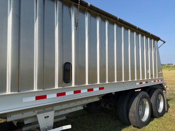 2010-dakota-4100-41ft-semi-grain-trailer-image-10