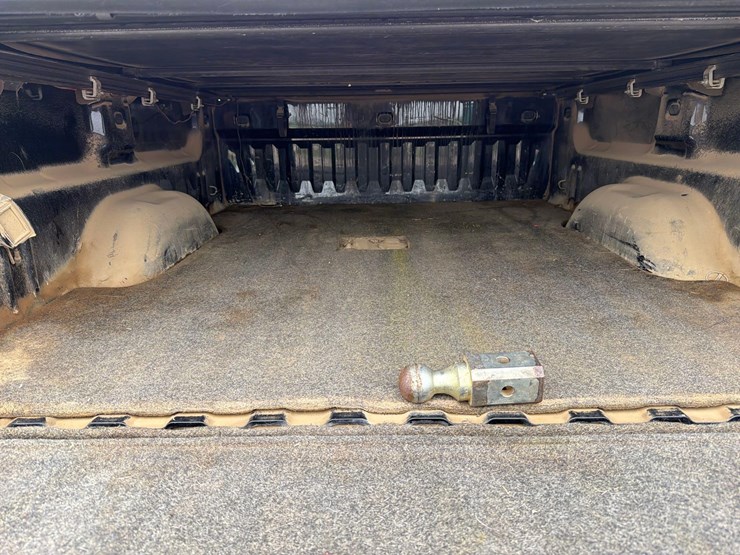 2018-chevrolet-1500-image-25
