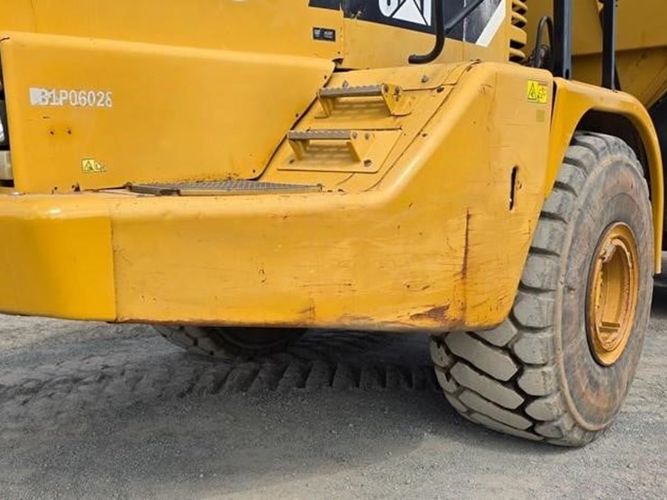 2011-caterpillar-740-image-6