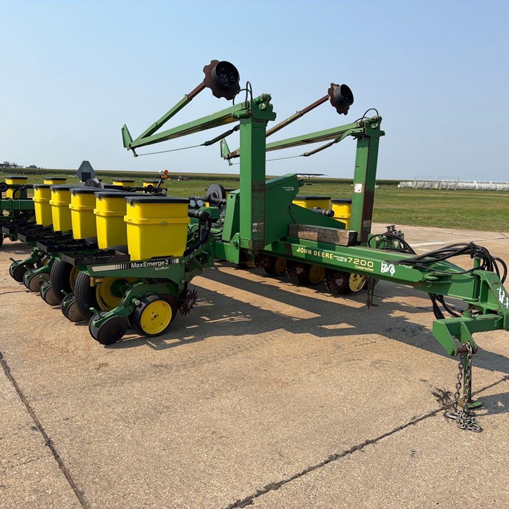 1994 JOHN DEERE 7200