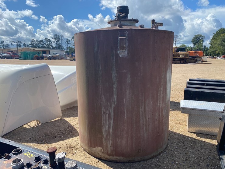 #1646-•-steel-upright-tank-image-4