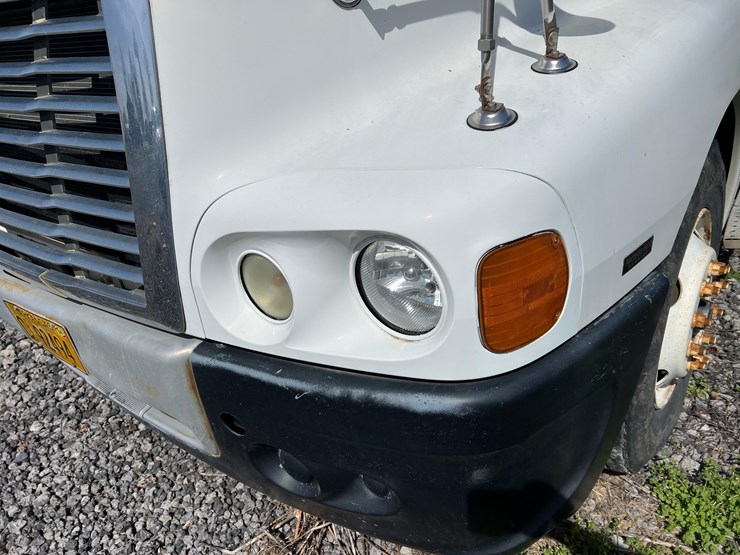 freightliner-cst120-image-16