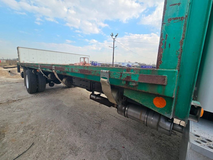 2010-kenworth-t370-image-15