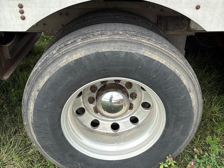 2014-wilson-livestock-trailer-image-10