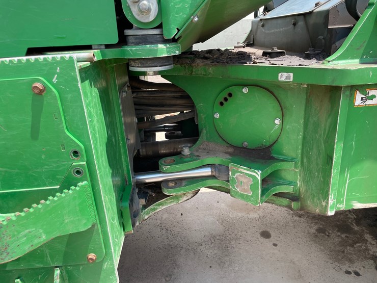 2015-deere-648l-image-60