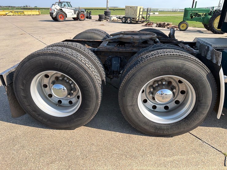 2007-peterbilt-379-image-28