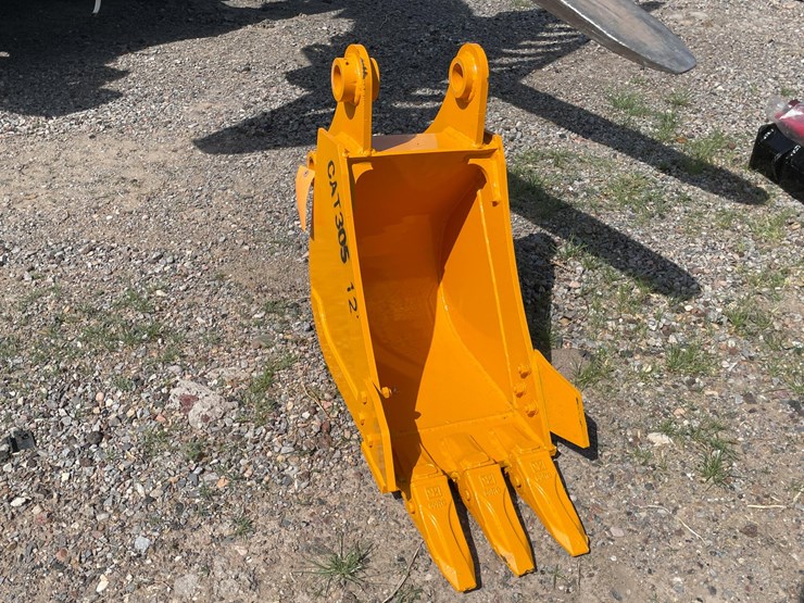 2026-caterpillar-305-image-2