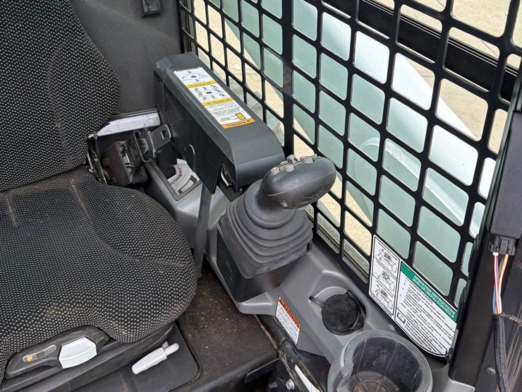 2022-bobcat-s770-image-37