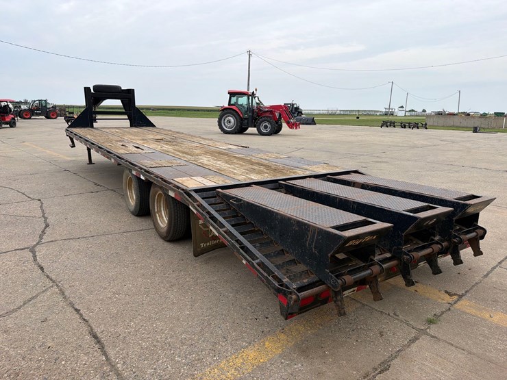 2013-big-tex-102”-x-30ft-gooseneck-flatbed-trailer-image-3