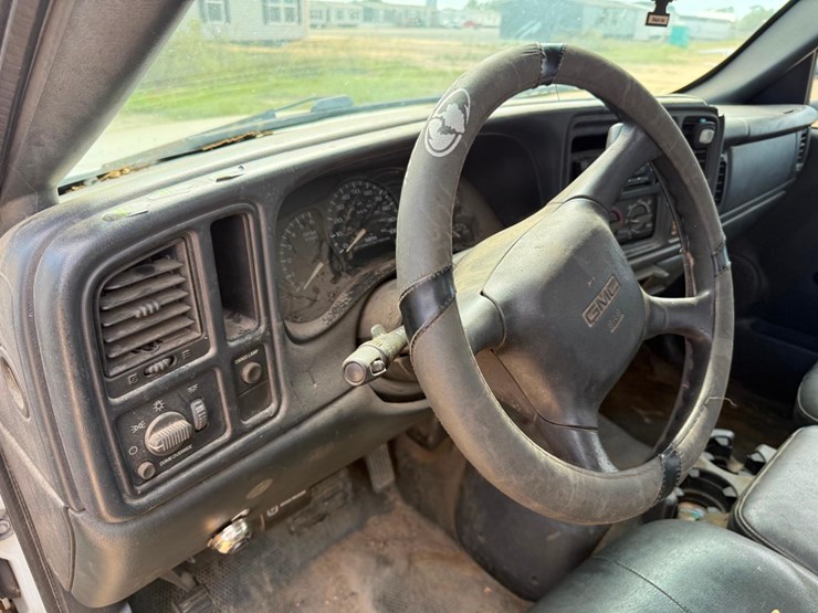 2002-gmc-2500hd-image-26