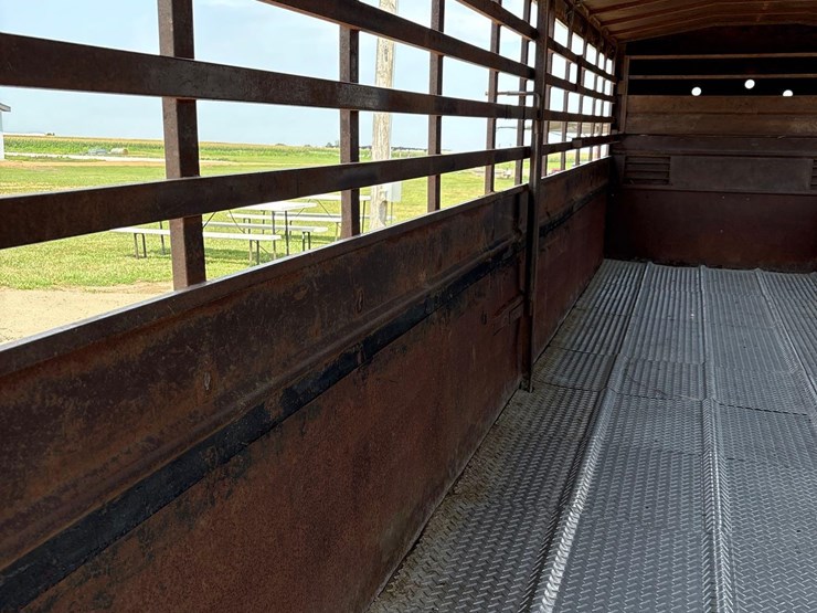 1990-trailmann-7ft-x-24ft-gooseneck-livestock-trailer-image-33