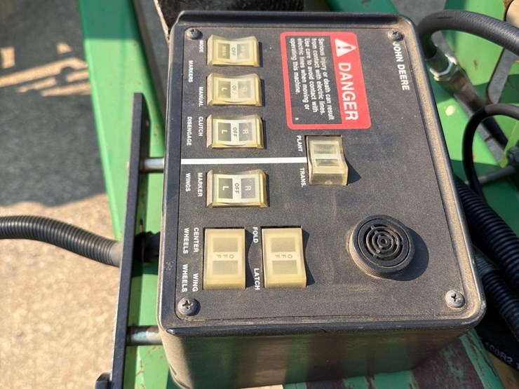 1994-john-deere-7200-image-45