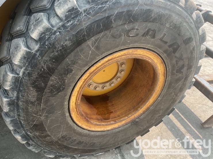 2014-deere-624k-image-29