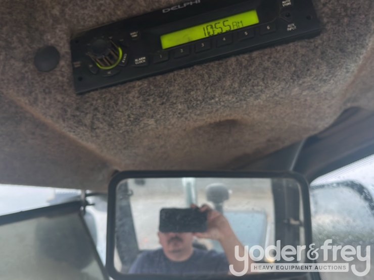 2014-deere-624k-image-43