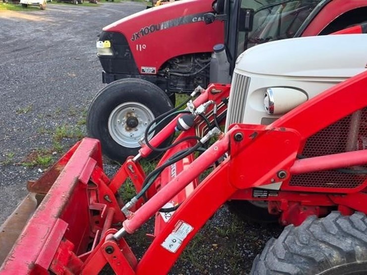 new-holland-boomer-8n-image-9